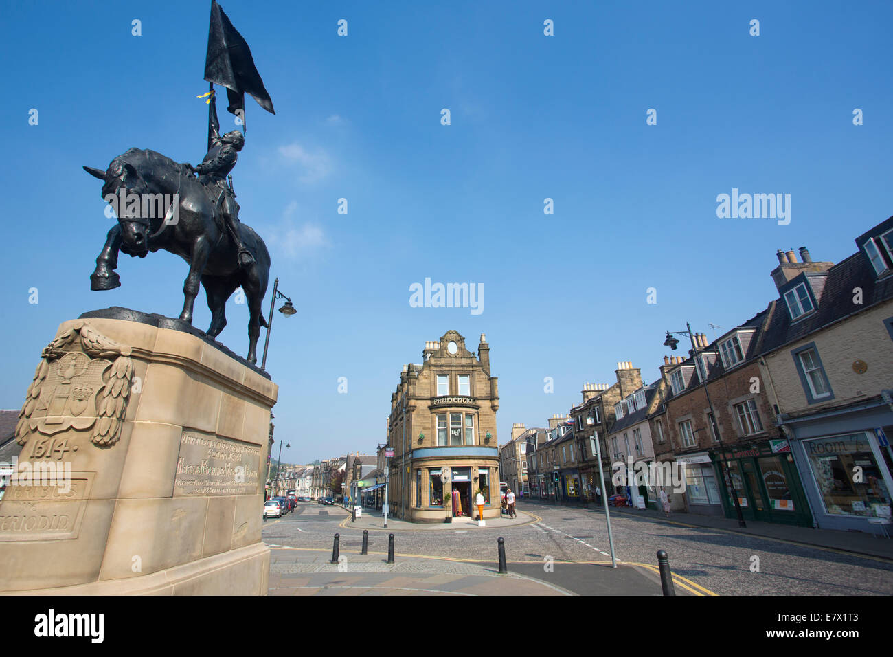 1514 Memorial statua commemora la vittoria della gioventù locale oltre i raider inglese vicino a Hawick, Scottish Borders, Scotland, Regno Unito Foto Stock