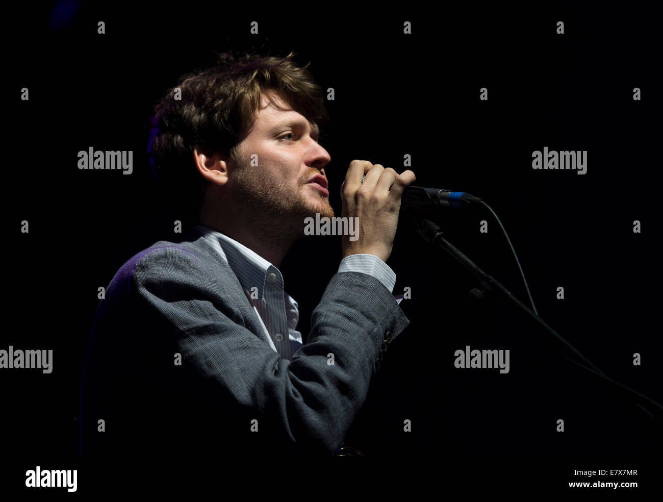 Zach Condon di Beirut compie durante il Green Man festival presso Glanusk Park, Brecon Galles. Foto Stock