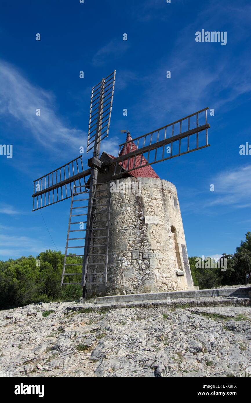 Moulin de Daudet, il mulino a vento di Alphonse Daudet, Fontvieille, Provence-Alpes-Côte d'Azur, in Francia, in Europa. Foto Stock