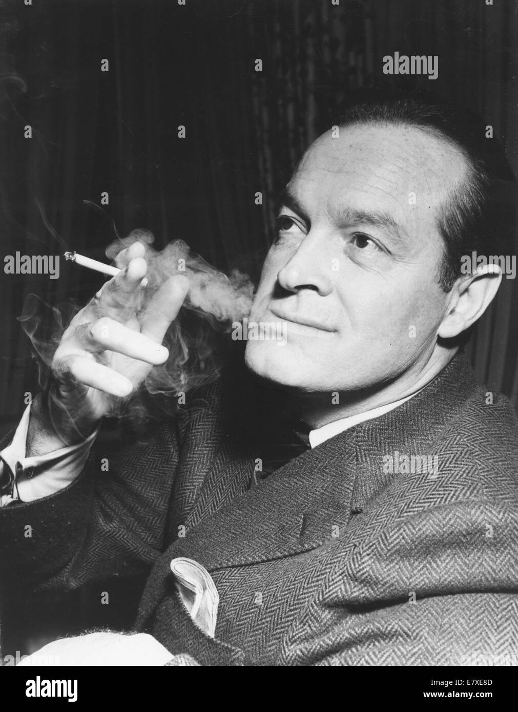 Toluca Lake, California, Stati Uniti d'America. Il 27 luglio, 2003. BOB HOPE (29 maggio 1903 - Luglio 27, 2003), era un comedian English-American, vaudevillian, attore, cantante, ballerina, autore e atleta. È stato notato per il suo Regno di numerose organizzazioni che si occupano di assistenza (OSU) mostra divertente il personale militare americano, ha fatto 57 tour per l'uso tra il 1941 e il 1991. Nel corso della sua lunga carriera, egli è stato onorato per questo lavoro. Nel 1997, IL GOVERNO DEGLI STATI UNITI Il congresso ha dichiarato lui il "primo e solo il veterano onorario delle forze armate statunitensi.' con una carriera lunga oltre 60 anni, la speranza è apparso in oltre 70 film e pantaloncini, compreso un Foto Stock