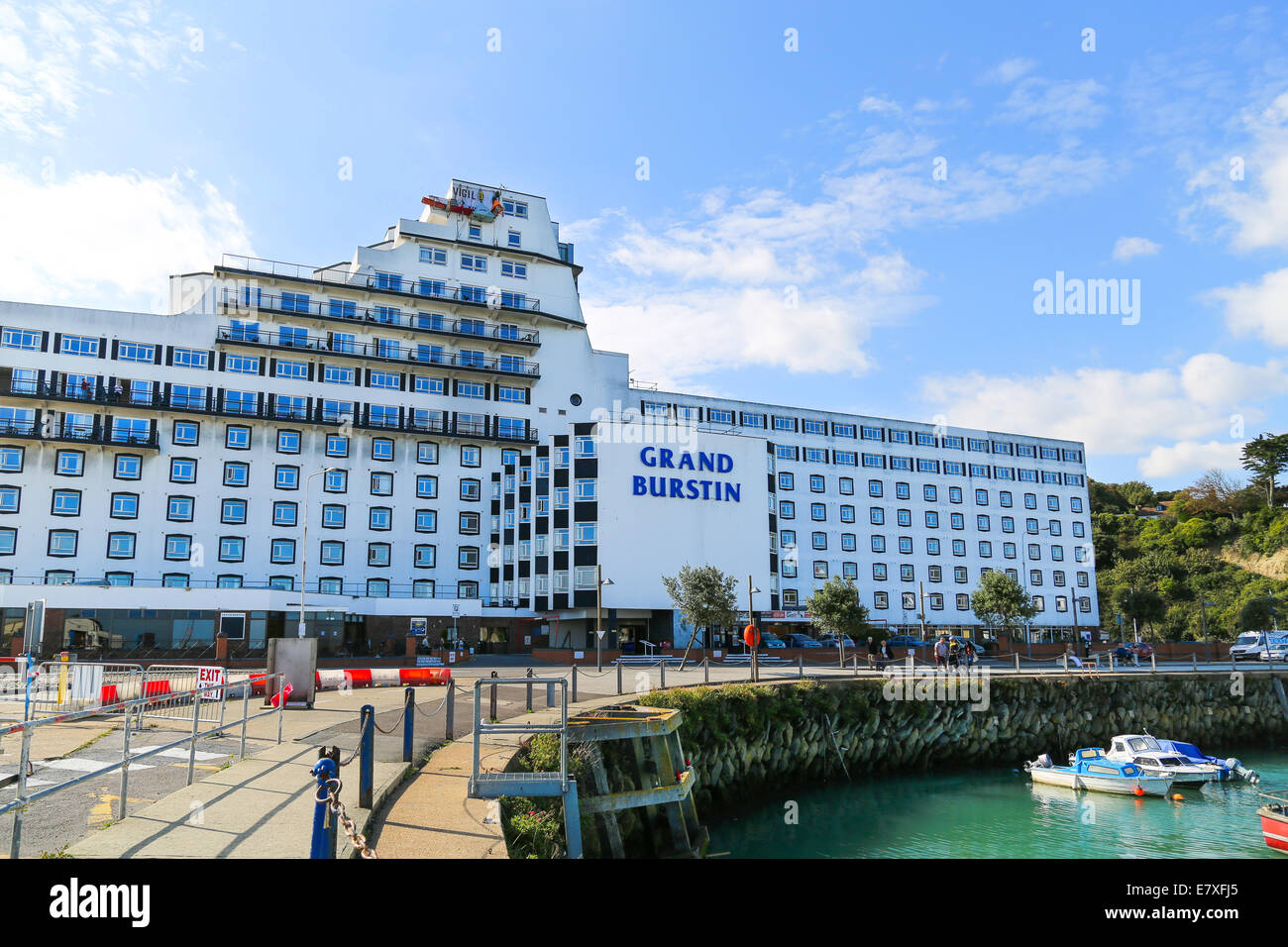 Folkestone, Regno Unito. 25 Sett. 2014. 130 i migranti vengano mettere in su in Grand Burstin Hotel Folkestone, Kent, Regno Unito mentre le loro domande di asilo sono in corso di elaborazione da parte del Regno Unito Home Office, molti di questi migranti sono entrati illegalmente nel paese. Il gruppo è stato spostato a Folkestone per alleviare il sovraffollamento nei centri di Londra. I migranti dall Eritrea, Siria, Afghanistan, Libia, Iran e Iraq rimarrà a £40-a-night hotel per almeno due settimane. Credito: Stephen francese/Alamy Live News Foto Stock