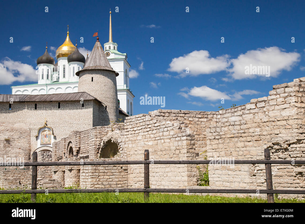 La Cattedrale della Trinità. Antica Chiesa ortodossa russa dal 1589 situato a Pskov Cremlino Foto Stock