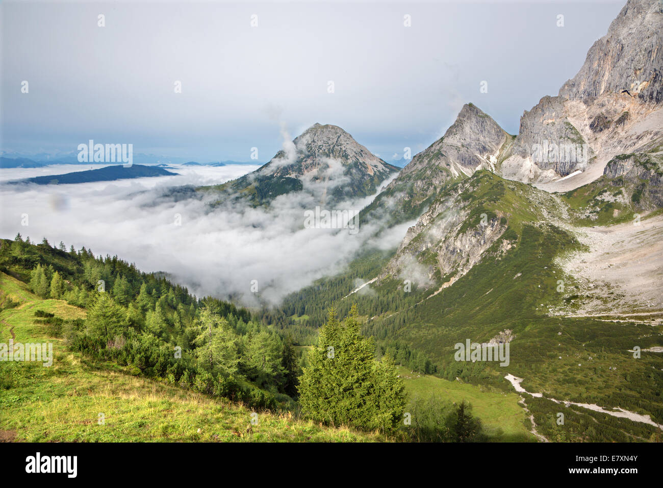Alpi sotto il fronte sud del massiccio Dachstein - Austria Foto Stock