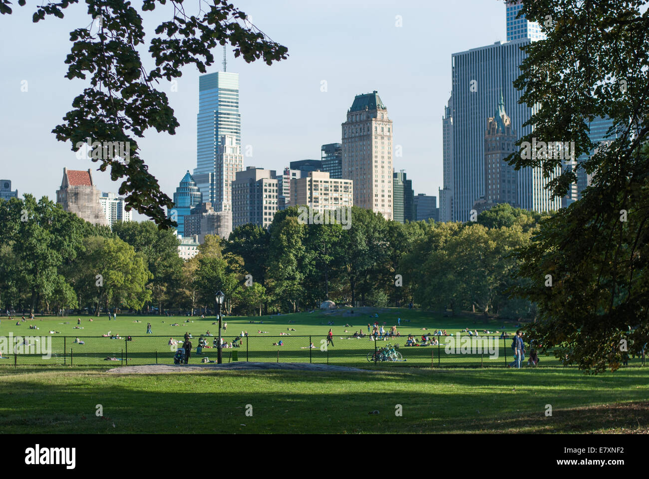 Una calda giornata di sole nel parco centrale Foto Stock