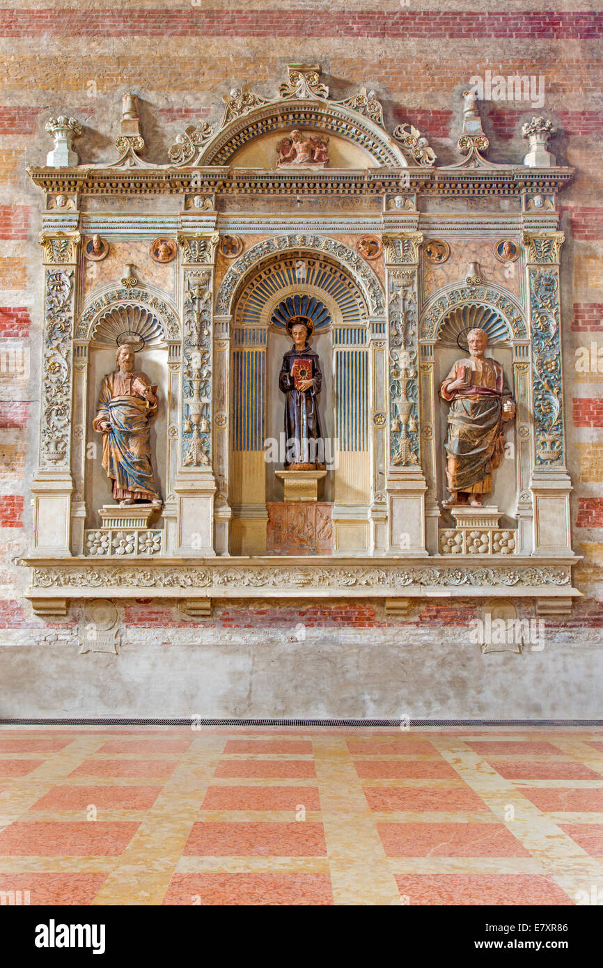 Padova - La tomba di Jacopo da Carrara da scultore veneziano Andriolo de Santi (14. cent.) nella chiesa degli Eremitani Foto Stock