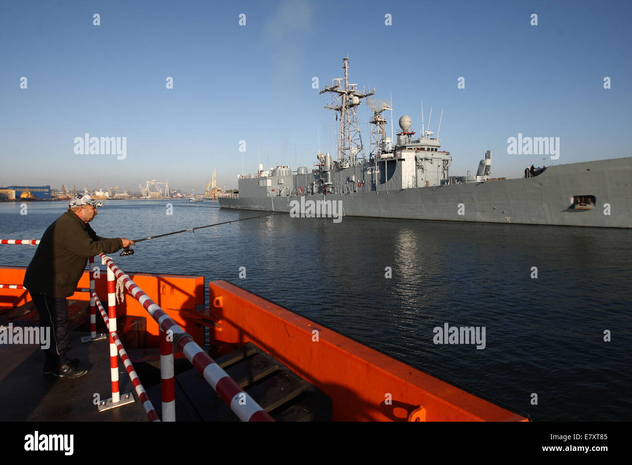 Gdynia, Polonia 26th, settembre 2014 polacco di navi militari ORP Tadeusz Kosciuszko (nella foto) e ORP Kaszub lascia Gdynia Base Navale di prendere parte nel più grande in Polonia militare internazionale di esercizio ANAKONDA-14. ANAKONDA-14 è il più grande polacco ha portato l'esercizio congiunto nel calendario militare condotta all'interno di un partenariato internazionale. Credito: Michal Fludra/Alamy Live News Foto Stock