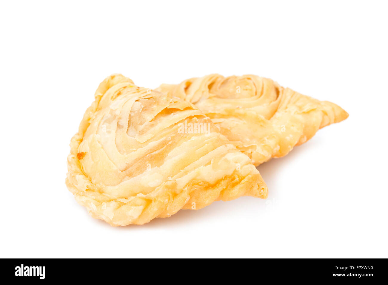 Curry puff isolati su sfondo bianco Foto Stock