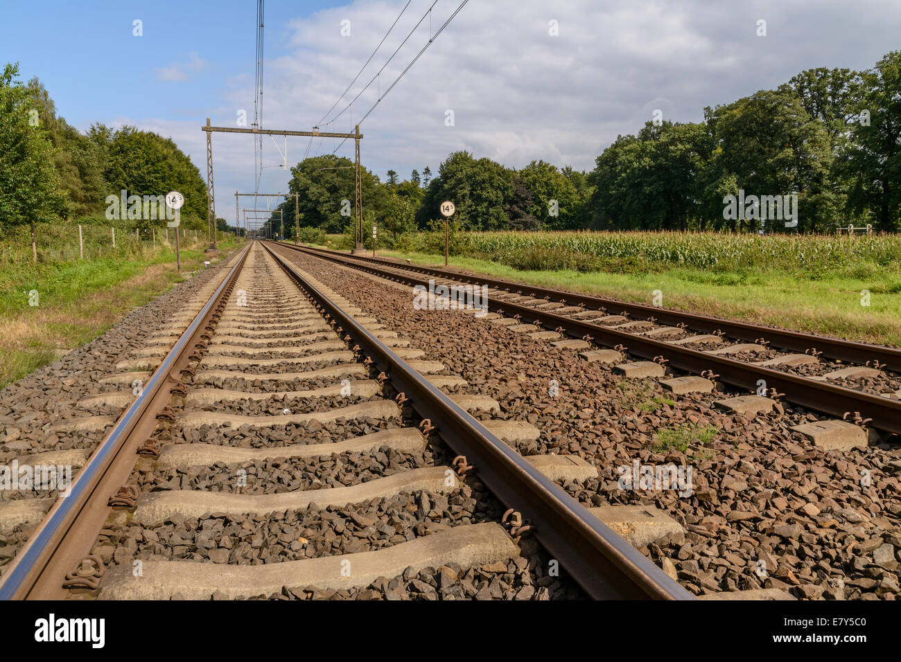 Rusty binari ferroviari sulla giornata di sole in Olanda Foto Stock