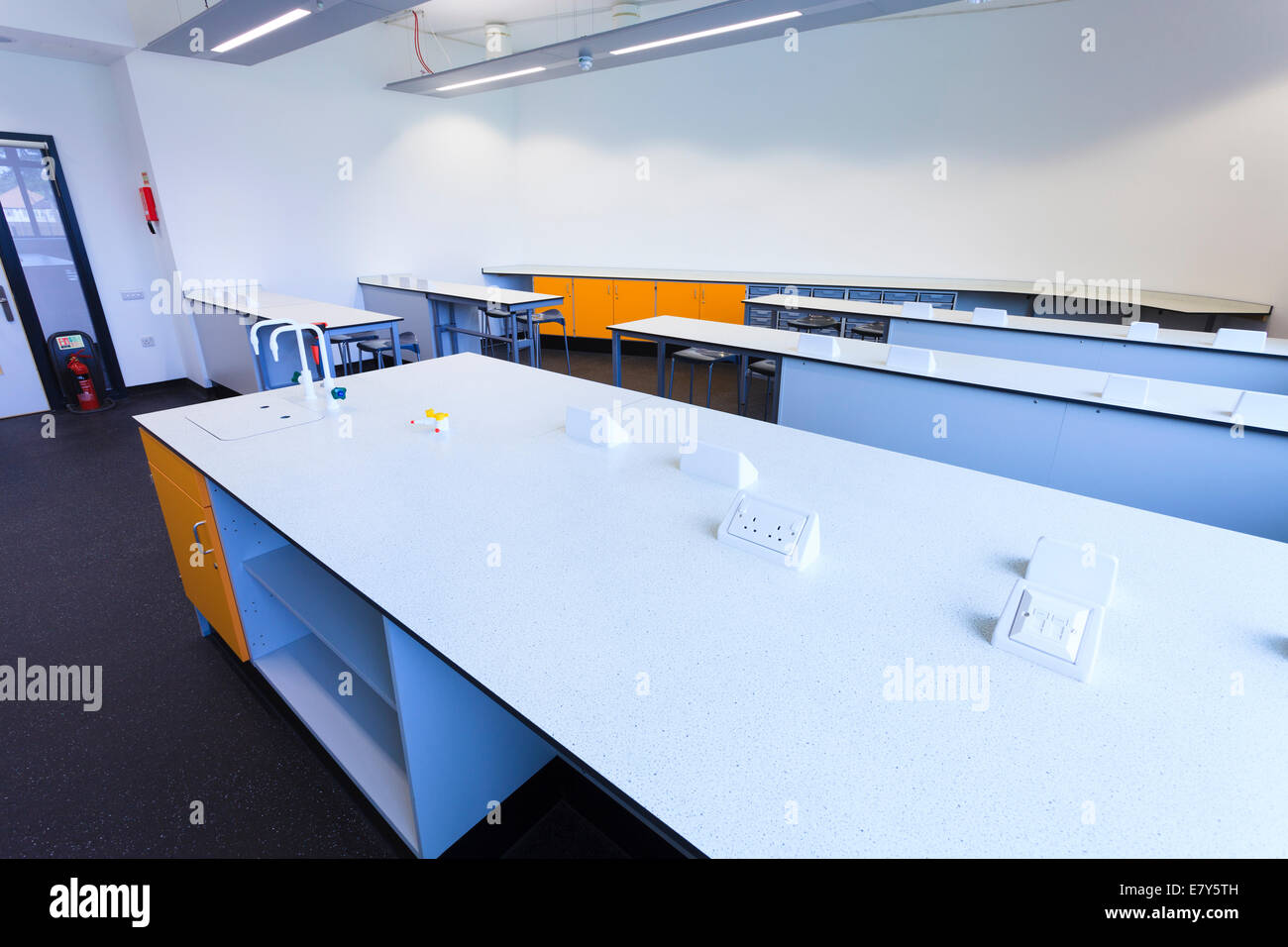 La scienza non occupato classe st Teddington Sixth Form College. Foto Stock