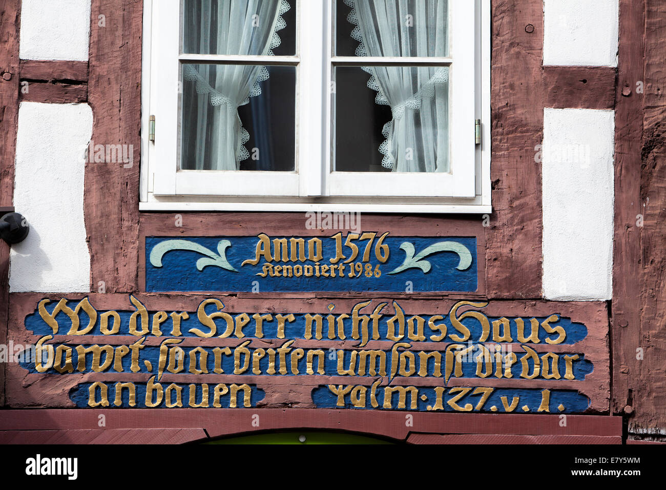 Casa in legno e muratura, Weser in stile rinascimentale, Hoexter, Weser Uplands, Renania settentrionale-Vestfalia, Germania, Europa Foto Stock