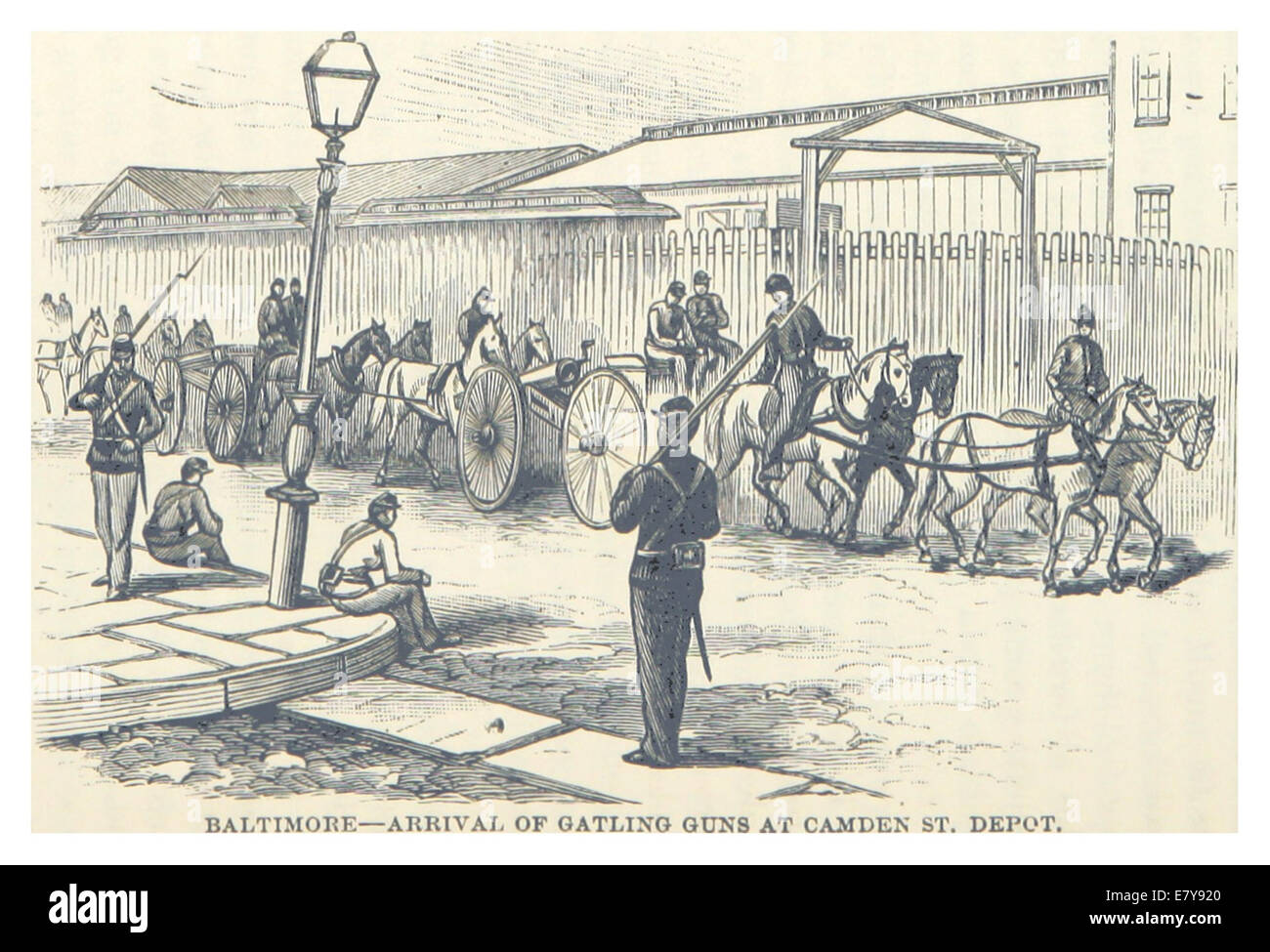 Un'illustrazione del 1882 di Headley, raffigurante l'arrivo dei cannoni Gatling al Camden Street Depot di Baltimora. L'immagine cattura un momento significativo nell'era della guerra civile, evidenziando i progressi militari. Foto Stock
