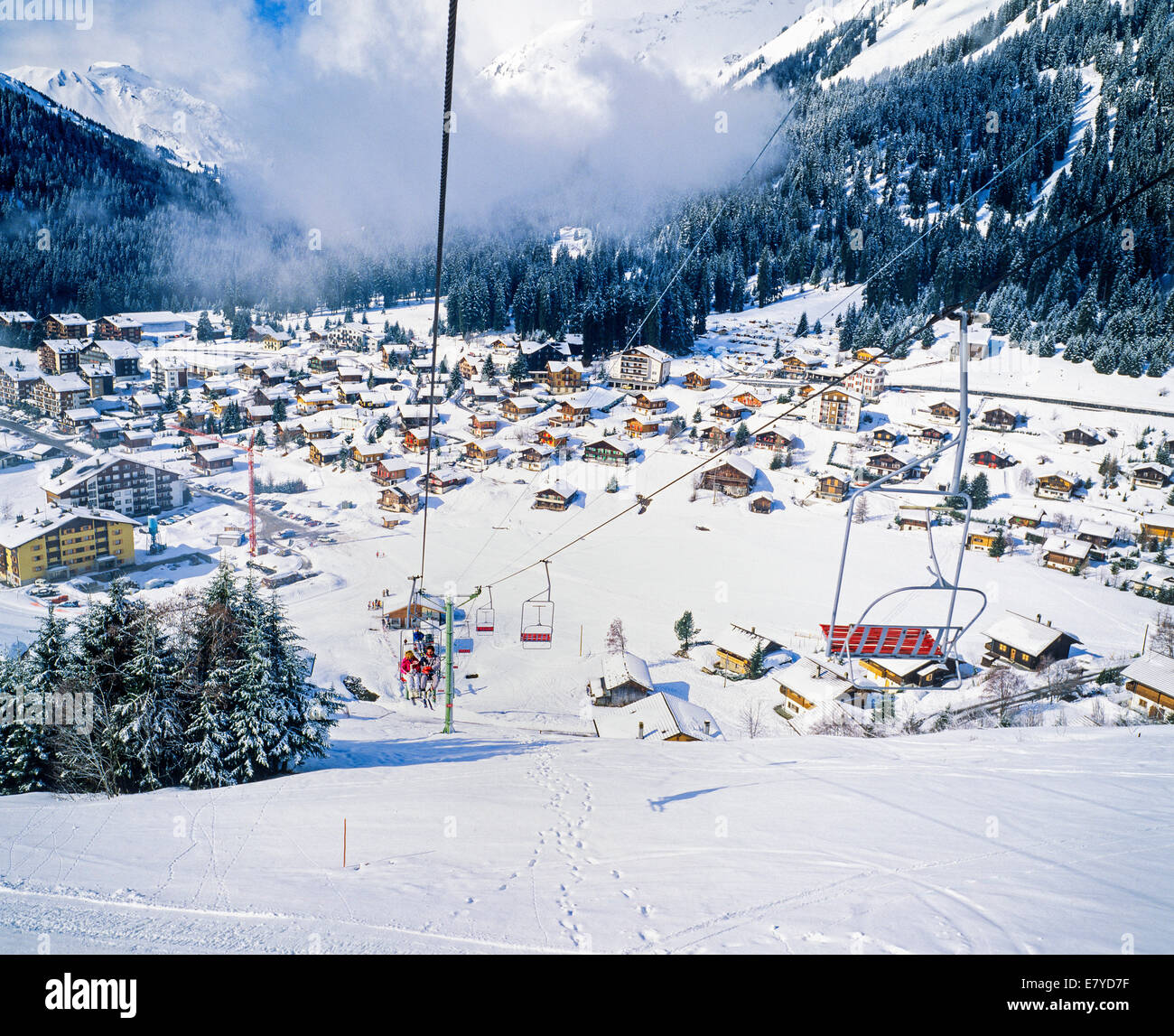 Seggiovia e Morgins village resort sciistico delle Alpi Svizzere Vallese Svizzera Foto Stock