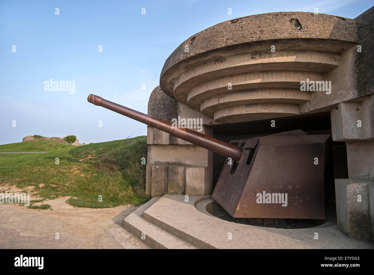 Il tedesco 152 mm pistola Navy nel bunker della batteria Le Chaos, parte dell'Atlantikwall a Longues-sur-Mer, Normandia, Francia Foto Stock