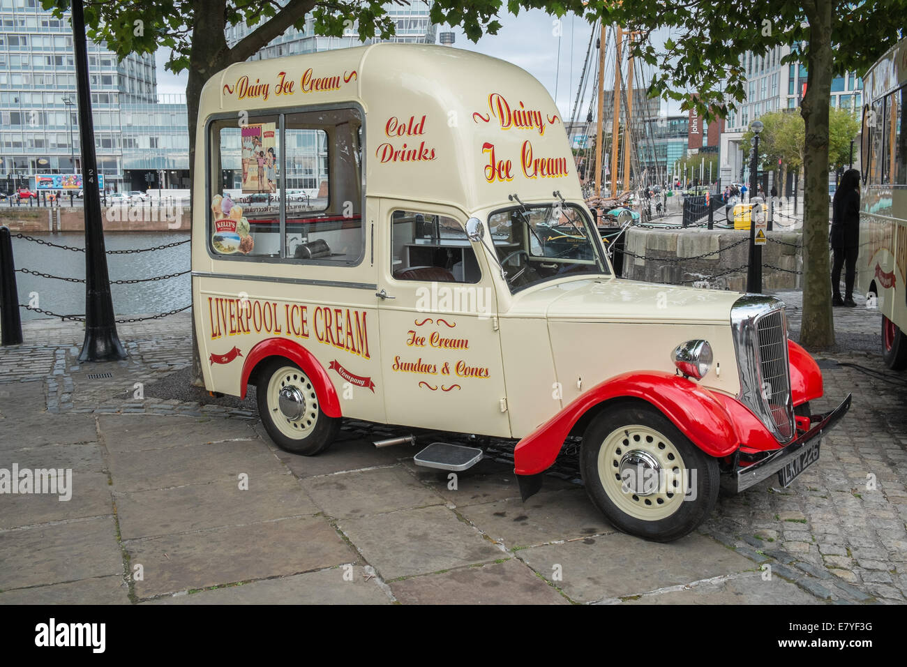 Liverpool vintage gelati van, Albert Dock, Liverpool, Merseyside England, Regno Unito Foto Stock