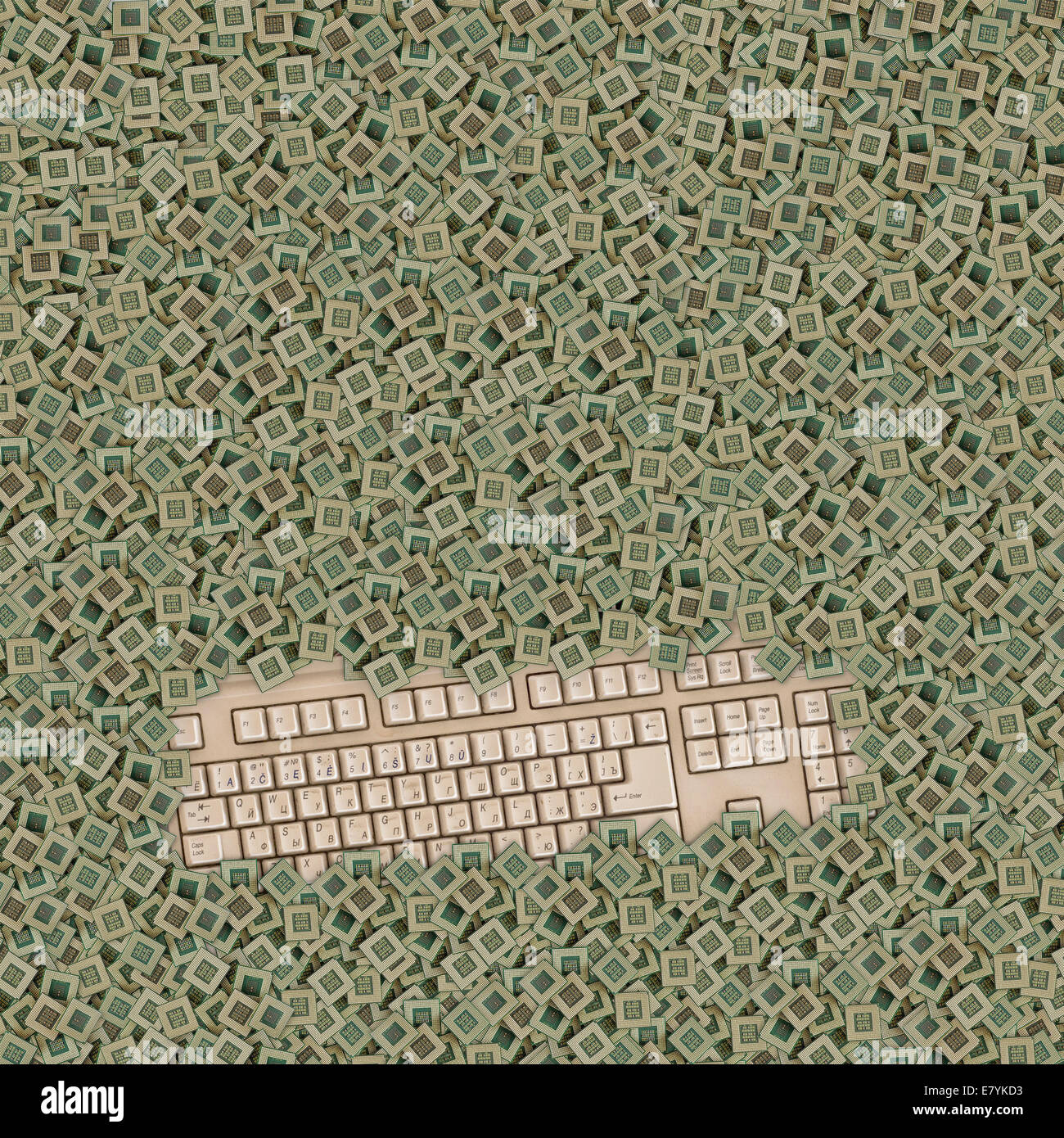 La vecchia tastiera coperta da un sacco di chips Foto Stock