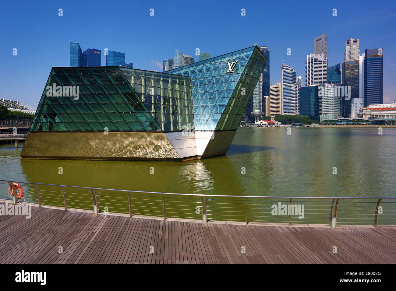 La città di Singapore skyline e i blocchi degli uffici con la Louis Vuitton shop, Repubblica di Singapore Foto Stock