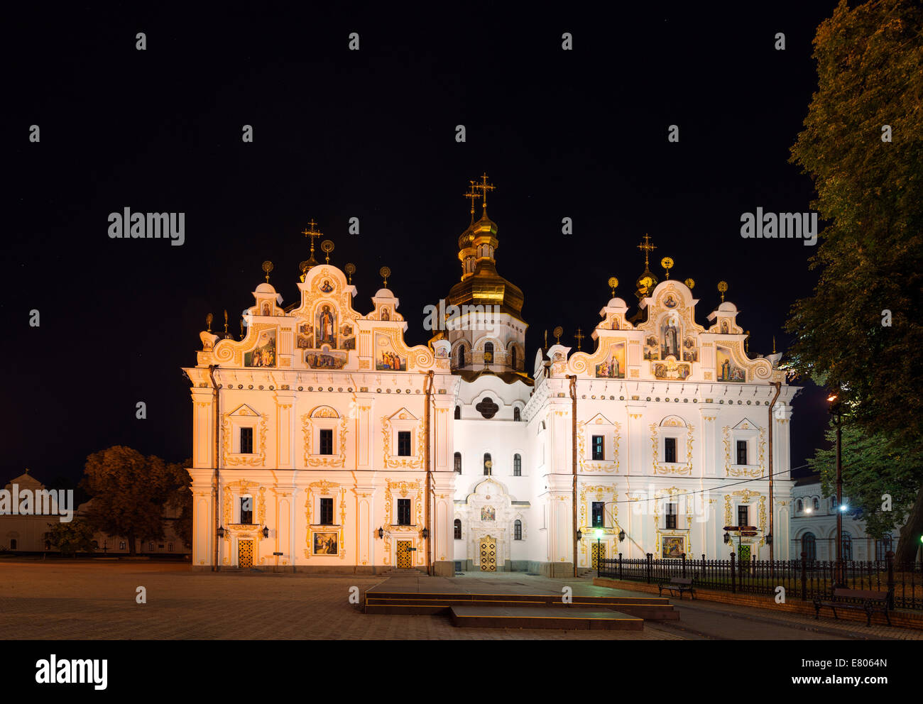 Cattedrale della Dormizione a Kyiv Pechersk Lavra a notte Foto Stock