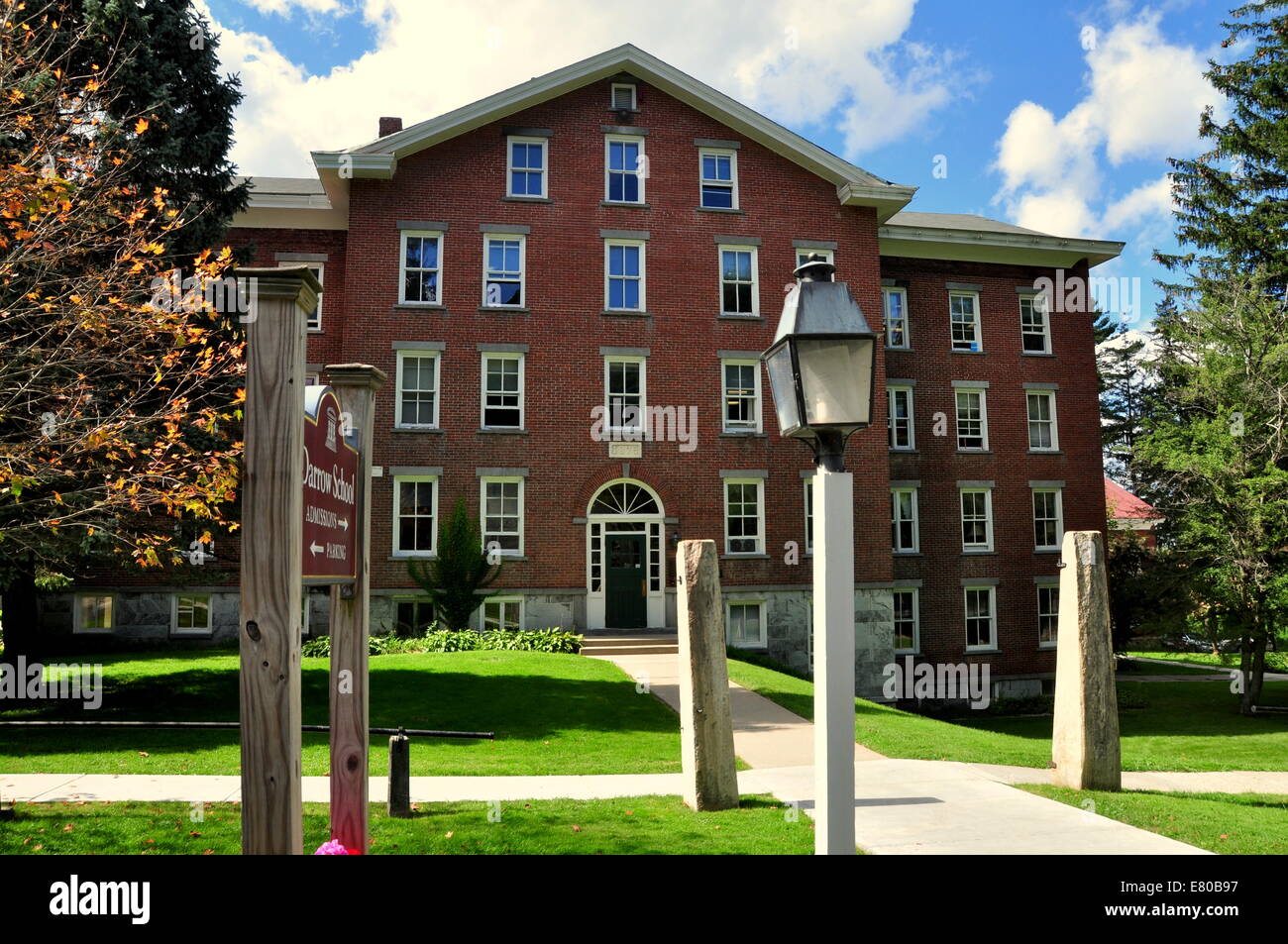 Nuovo Libano, NY: XIX secolo abitazione principale edificio del Monte Lebnon Shaker Village ora di proprietà di Darrow scuola Foto Stock