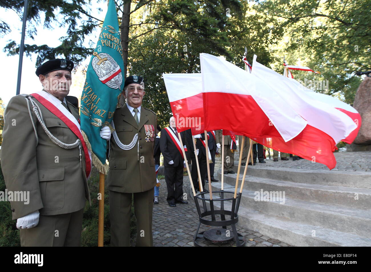 Gdansk, Polonia 27th, settembre 2014 il giorno della metropolitana polacco è stato commemorato il 75 anni dopo attività clandestina è stato lanciato nella Polonia occupata dai nazisti. I veterani della Seconda guerra mondiale prende parte alla cerimonia sotto la metropolitana polacco membro Monumento in Gdansk. Credito: Michal Fludra/Alamy Live News Foto Stock