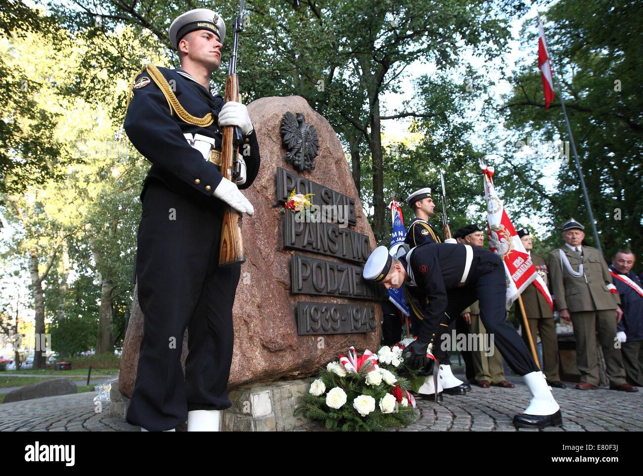 Gdansk, Polonia 27th, settembre 2014 il giorno della metropolitana polacco è stato commemorato il 75 anni dopo attività clandestina è stato lanciato nella Polonia occupata dai nazisti. I veterani della Seconda guerra mondiale prende parte alla cerimonia sotto la metropolitana polacco membro Monumento in Gdansk. Credito: Michal Fludra/Alamy Live News Foto Stock