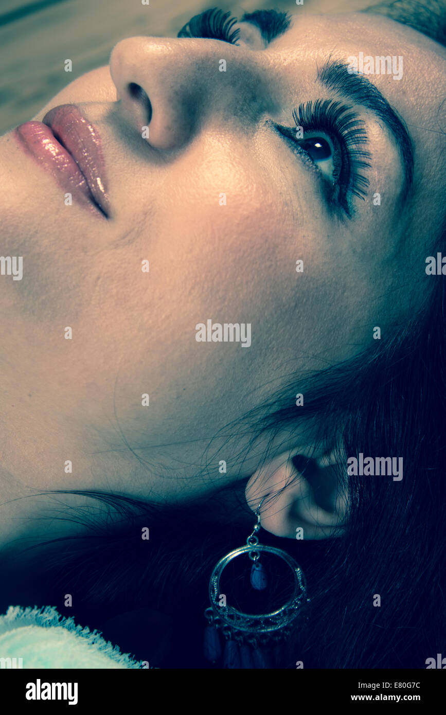 Donna con lunghe ciglia Foto Stock