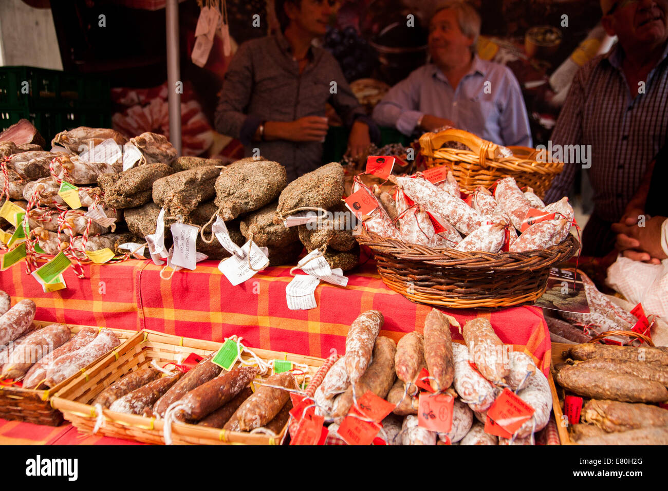 Un insaccato in stallo nel mercato di frutti di mare, Le Havre, dipartimento Seine-Maritime, Alta Normandia, Francia Foto Stock
