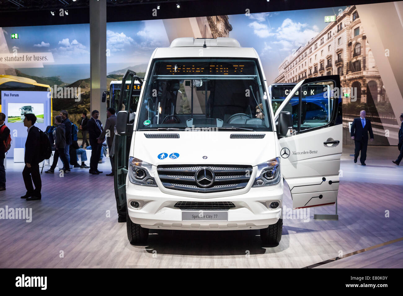 Mercedes Benz Sprinter City 77 al sessantacinquesimo IAA Veicoli Commerciali 2014 a Hannover, Germania Foto Stock