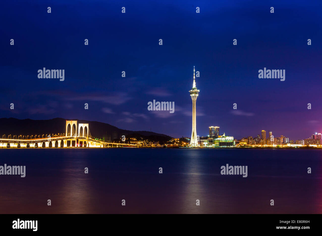 Torre di Macau di notte Foto Stock