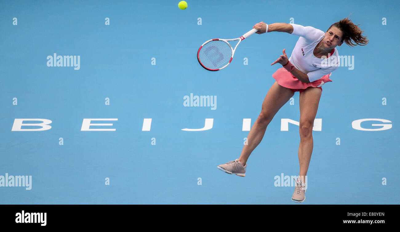 Pechino, Cina. 28 Sep, 2014. Andrea Petkovic di Germania serve durante la singolare femminile' 1° round match contro Monica Niculescu della Romania al 2014 Open di Cina Pechino, capitale della Cina, il 7 settembre 28, 2014. Petkovic ha vinto 2-1. Credito: Li Ming/Xinhua/Alamy Live News Foto Stock