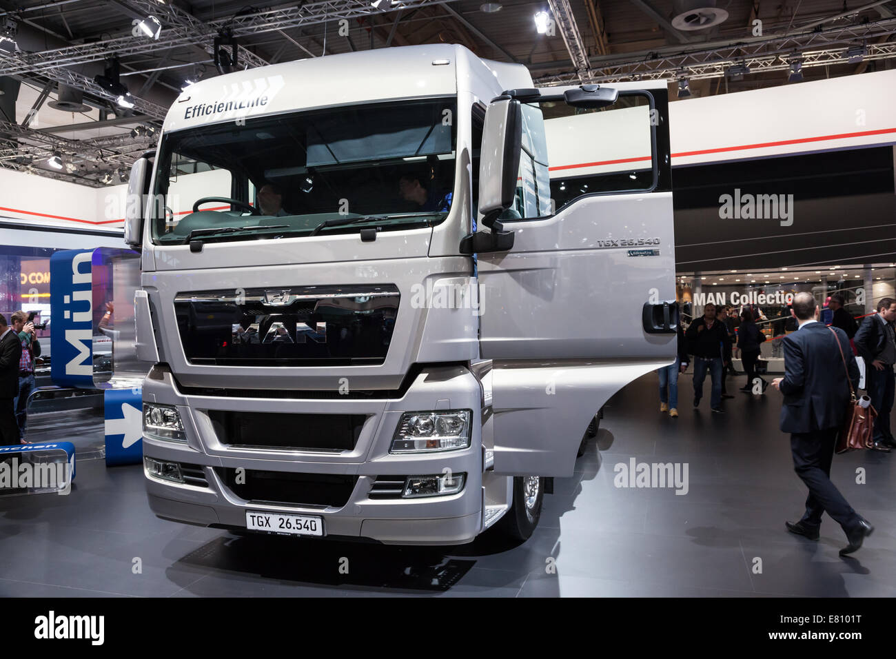 Camion MAN TGX 26.540 al sessantacinquesimo IAA Veicoli Commerciali 2014 a  Hannover, Germania Foto stock - Alamy