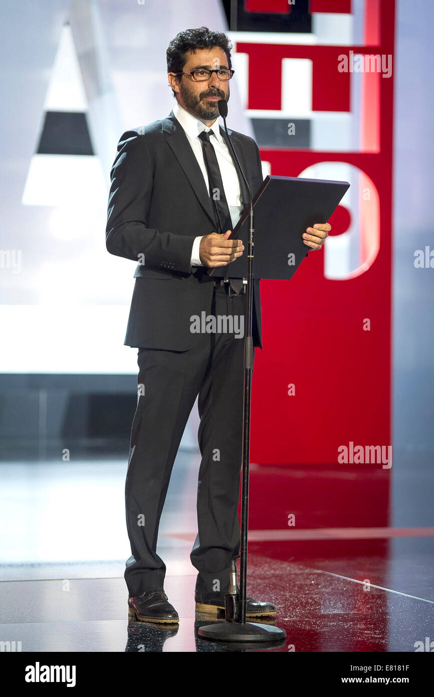 Alex Catalan riceve Concha de plata per il "miglior fotografia di film: "La Isla minimi' durante la cerimonia di chiusura del 62a San Sebastian Film Festival di San Sebastian nel settembre 27, 2014/picture alliance Foto Stock
