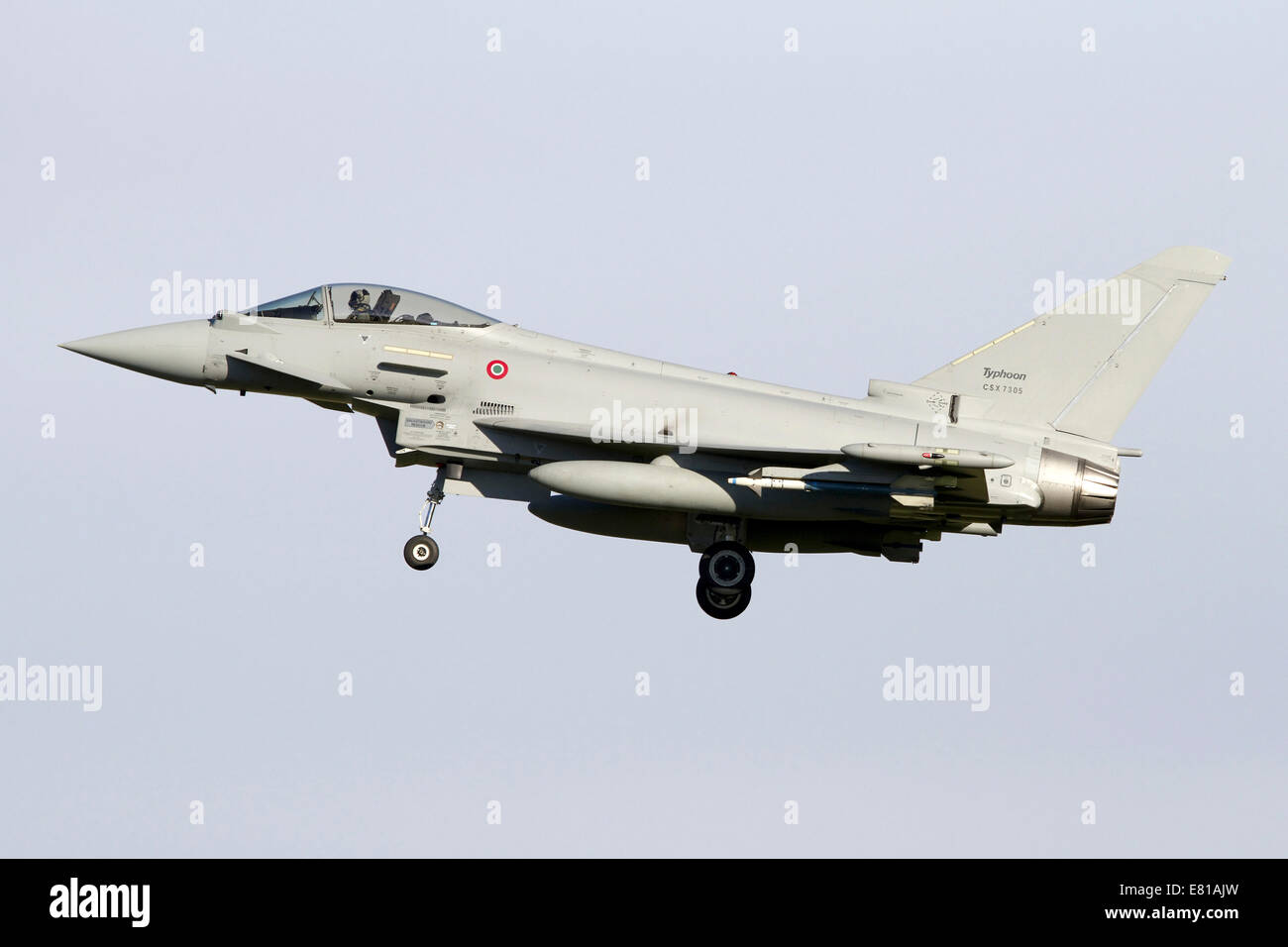 Eurofighter Typhoon 2000 della Forza Aerea Italiana in volo sopra l'Italia. Foto Stock