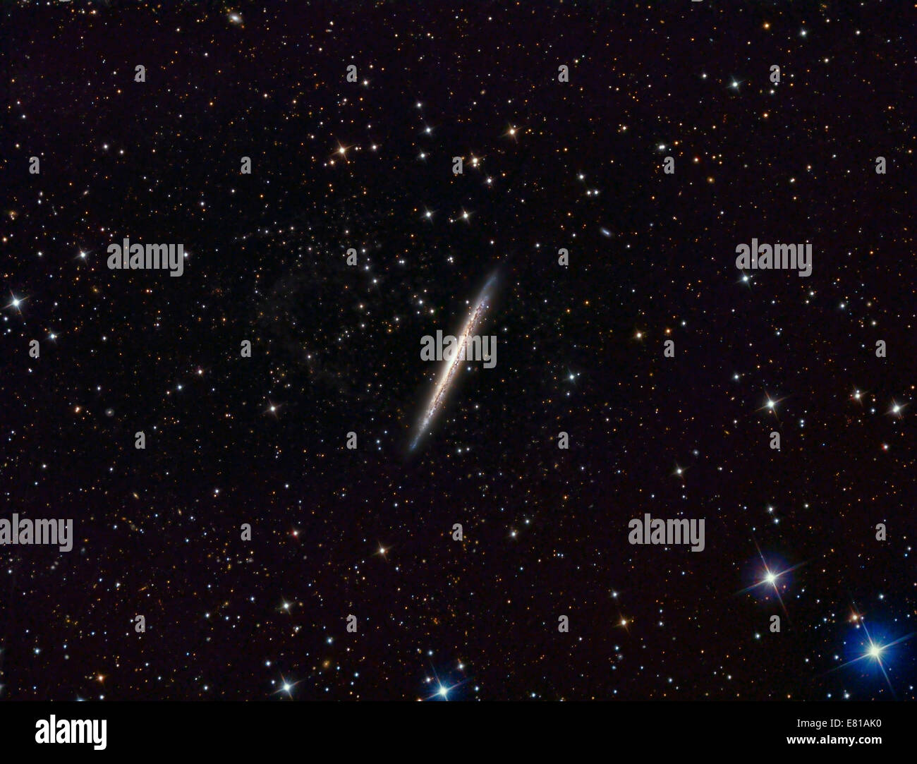 NGC 5907 galassia a spirale. Foto Stock