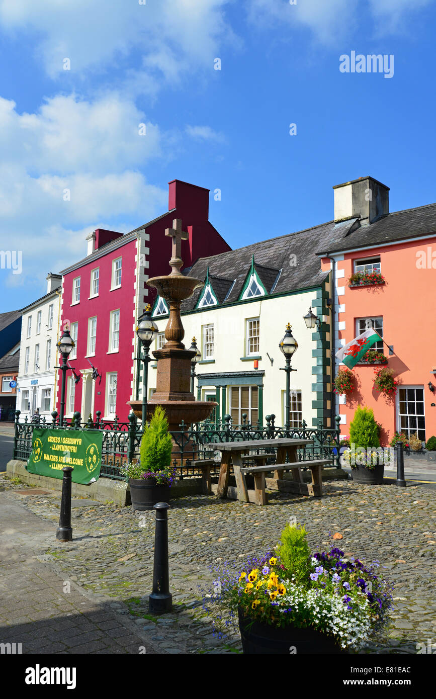 Piazza del Mercato, Llandovery (Llanymddyfri), Carmarthenshire (Sir Gaerfyrddin), Wales, Regno Unito Foto Stock