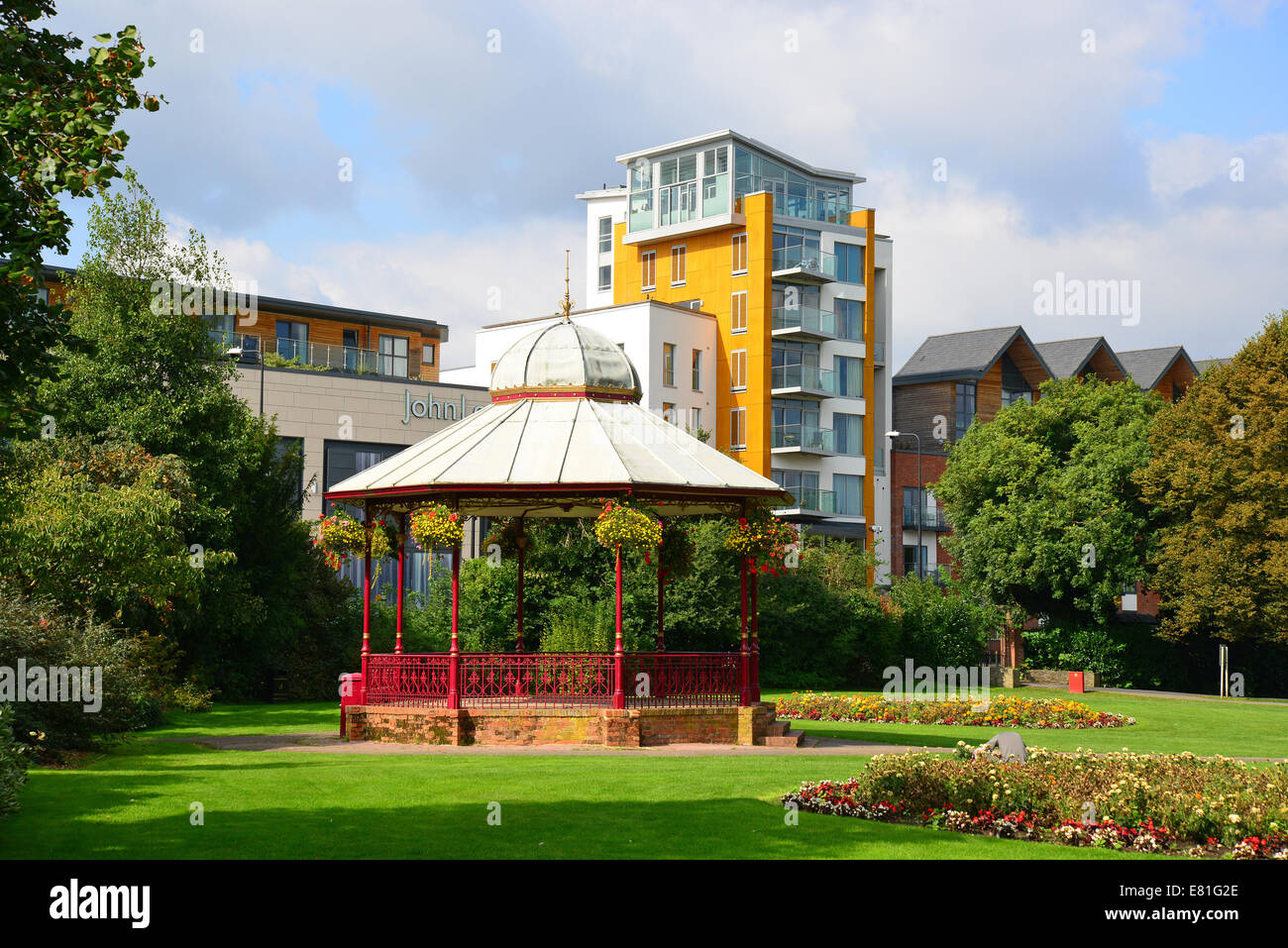 Bandstand nel Victoria Park, Newbury, Berkshire, Inghilterra, Regno Unito Foto Stock Bandstand nel Victoria Park, Newbury, Berkshire, Inghilterra, Regno Unito Foto Stock