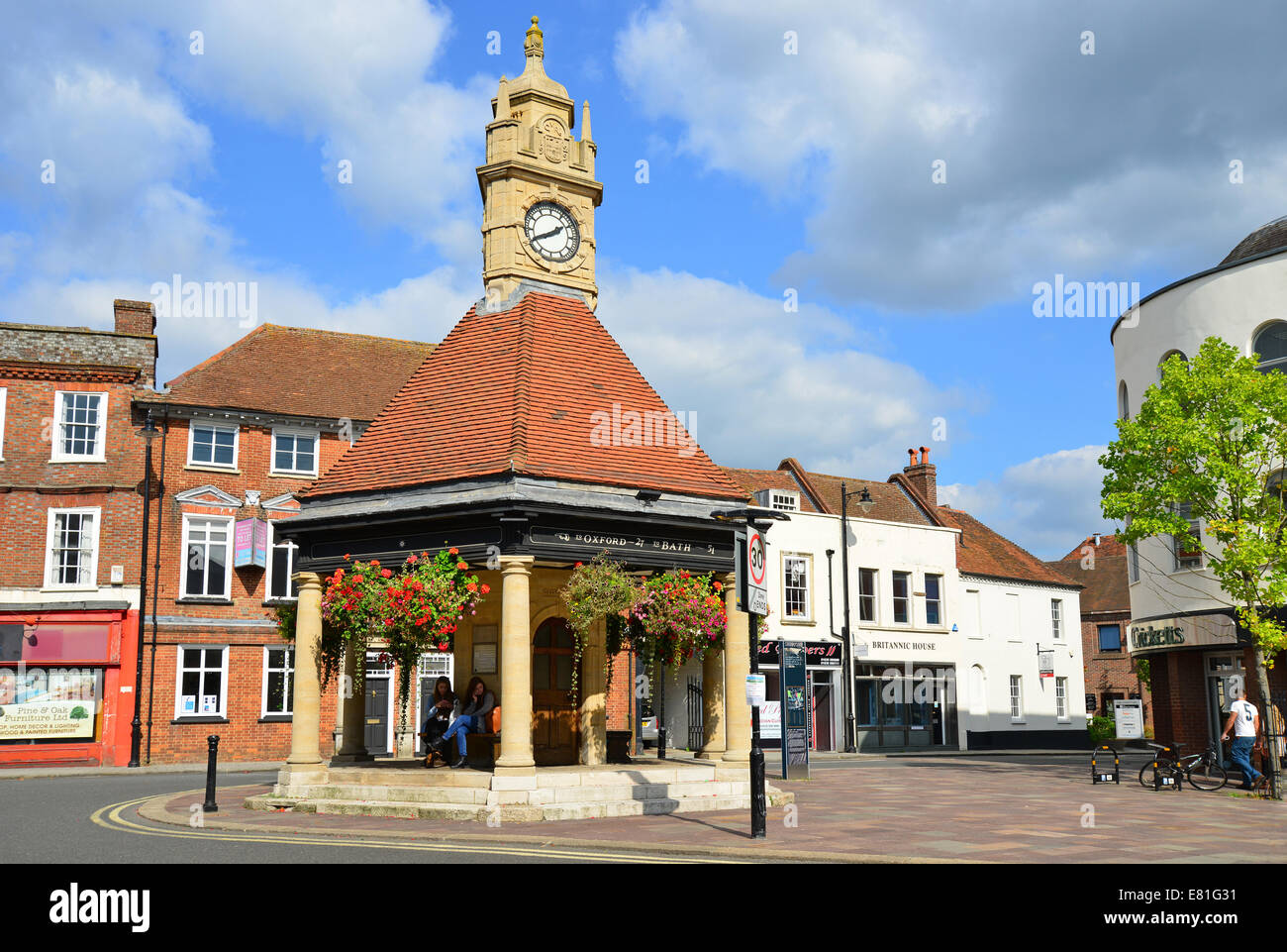 Newbury Clock Tower, il Broadway, Newbury, Berkshire, Inghilterra, Regno Unito Foto Stock