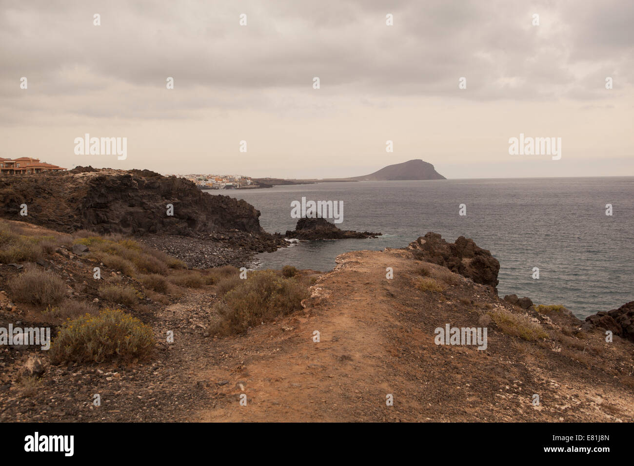 Isole Canarie Tenerife spiaggia rocciosa e vista mare Foto Stock