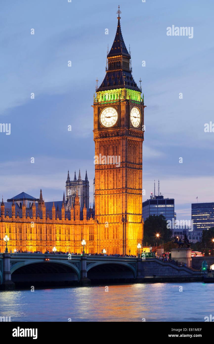 La Casa del Parlamento, il Big Ben e il fiume Tamigi e il Westminster Bridge, London, England, Regno Unito Foto Stock
