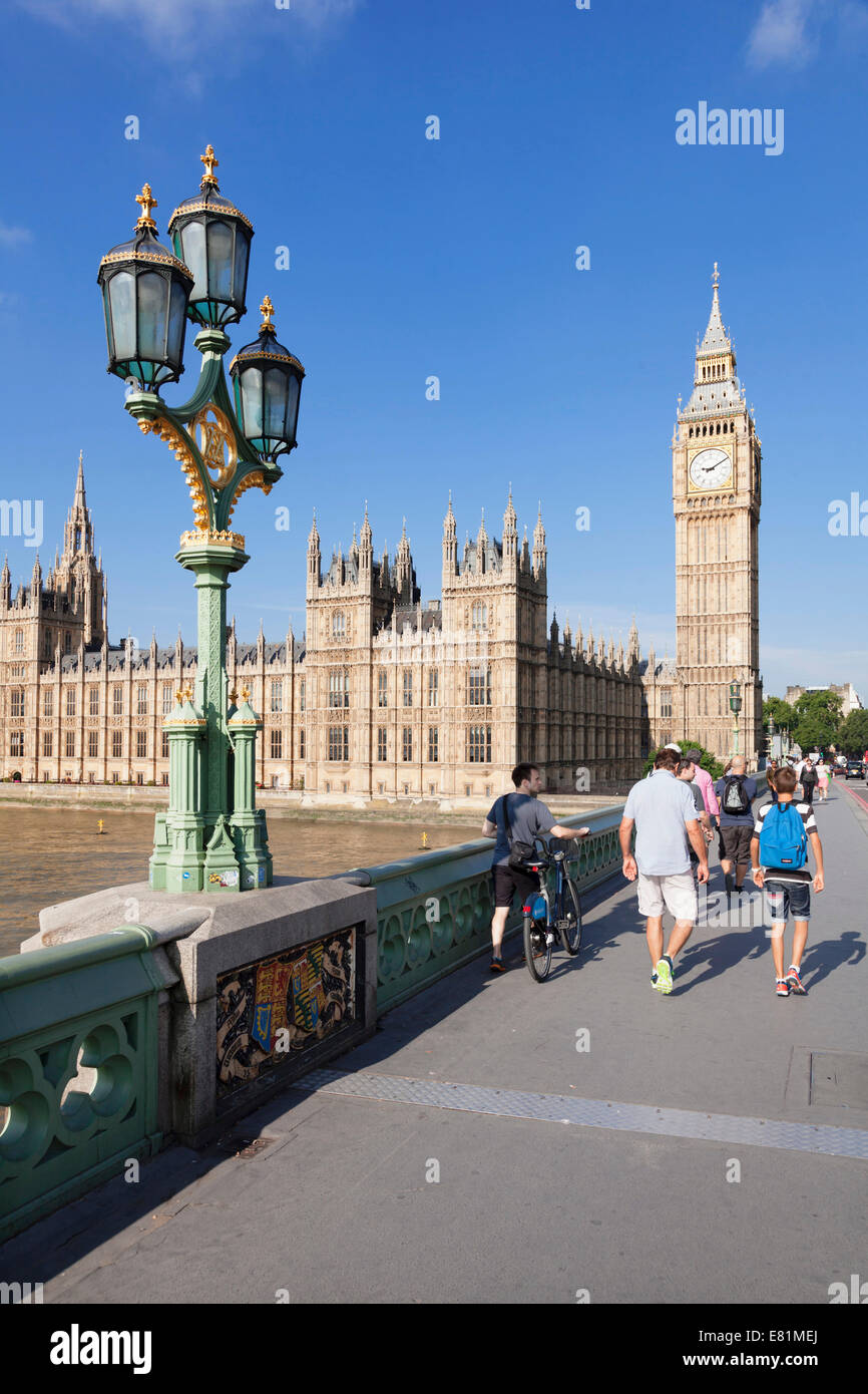 La Casa del Parlamento, il Big Ben e il fiume Tamigi e il Westminster Bridge, London, England, Regno Unito Foto Stock