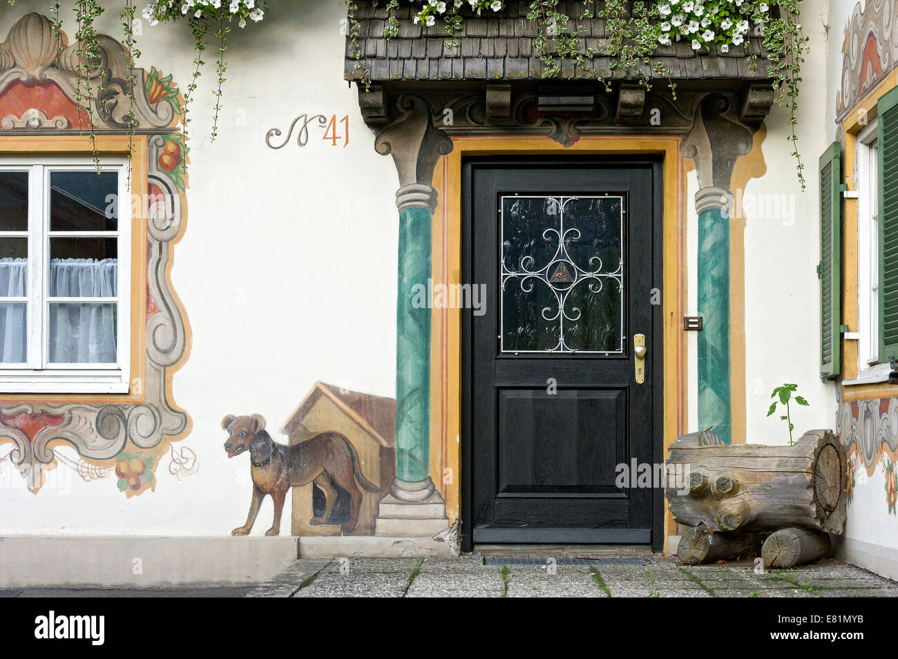 Lüftlmalerei su una porta anteriore, Oberammergau, Alta Baviera, Baviera, Germania Foto Stock