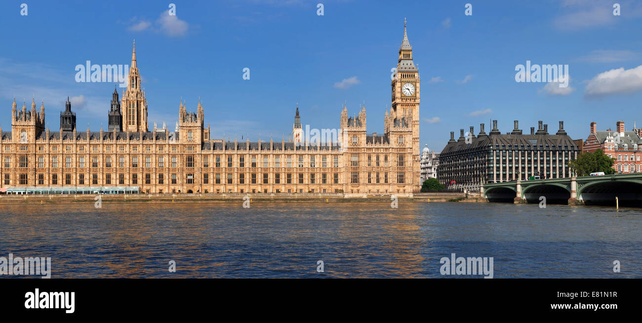 La Casa del Parlamento, il Big Ben e il fiume Tamigi e il Westminster Bridge, Thames, London, England, Regno Unito Foto Stock