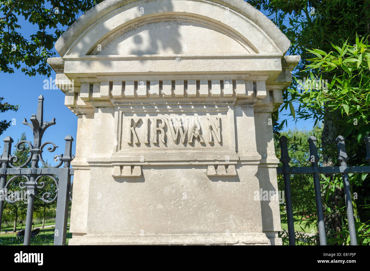 Pilastro in pietra all'ingresso Chateau Kirwan in Margaux regione di Bordeaux, Francia Foto Stock