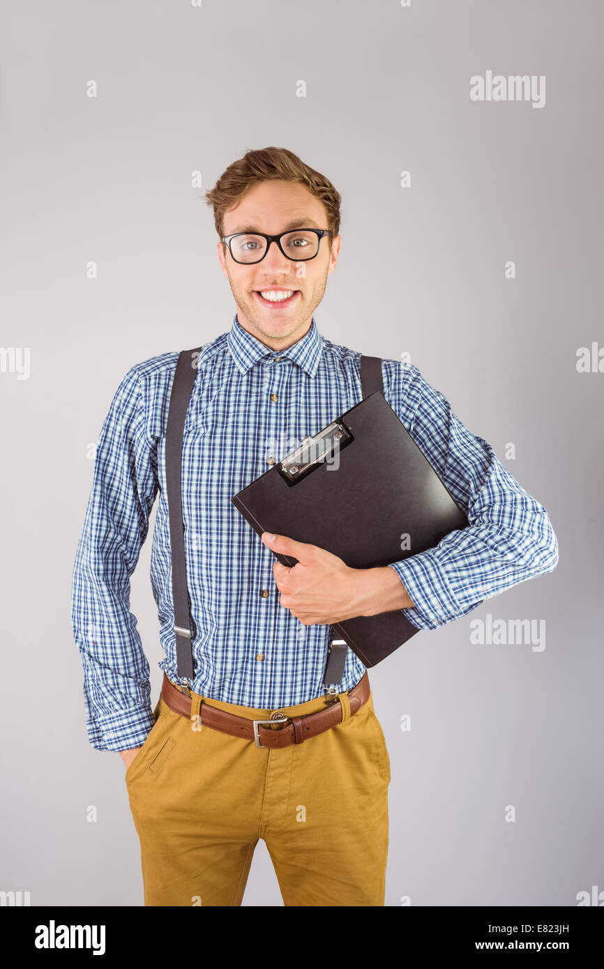 Geeky imprenditore tenendo un clipboard Foto Stock