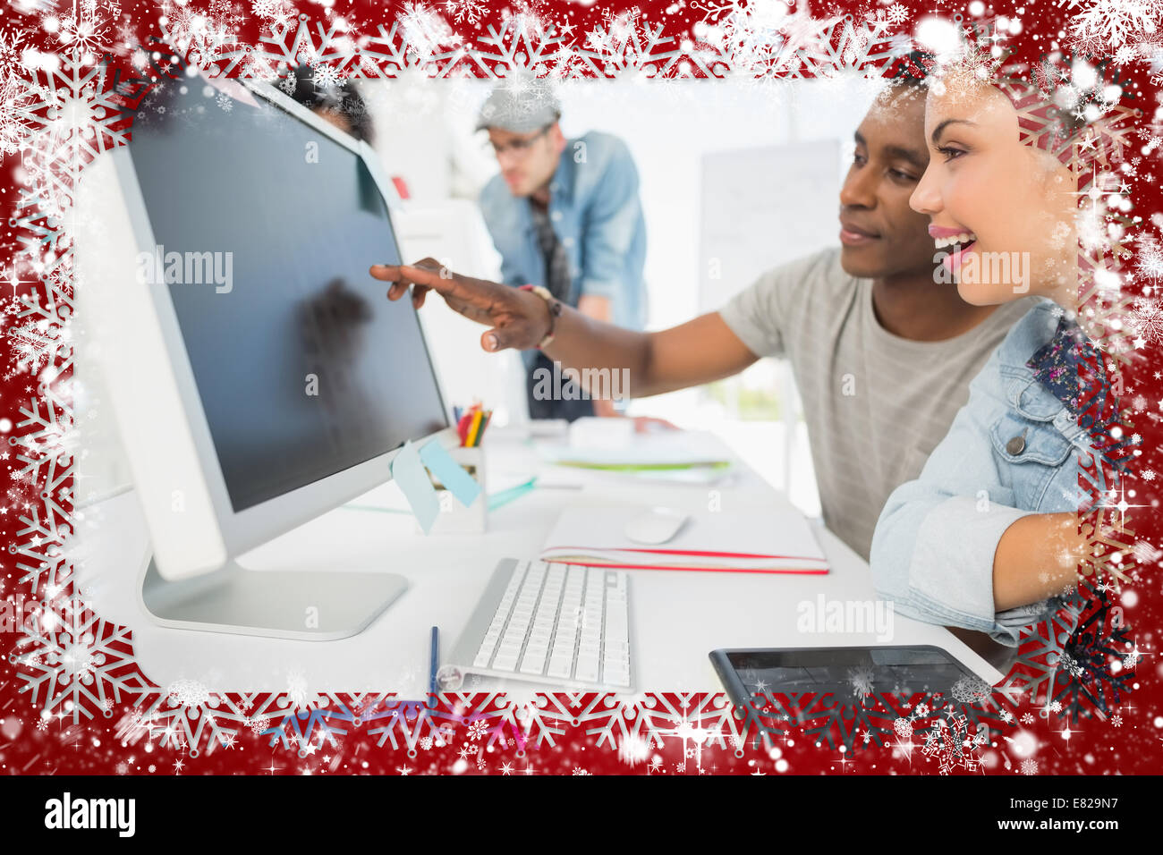 Foto casuale redattori con tavoletta grafica Foto Stock