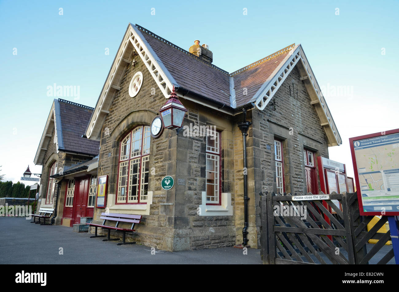 Horton in Ribblesdale stazione ferroviaria nel Yorkshire Dales. È una delle stazioni del Carlisle per estinguere la linea ferroviaria. Foto Stock