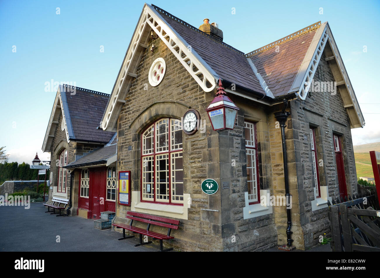 Horton in Ribblesdale stazione ferroviaria nel Yorkshire Dales. È una delle stazioni del Carlisle per estinguere la linea ferroviaria. Foto Stock