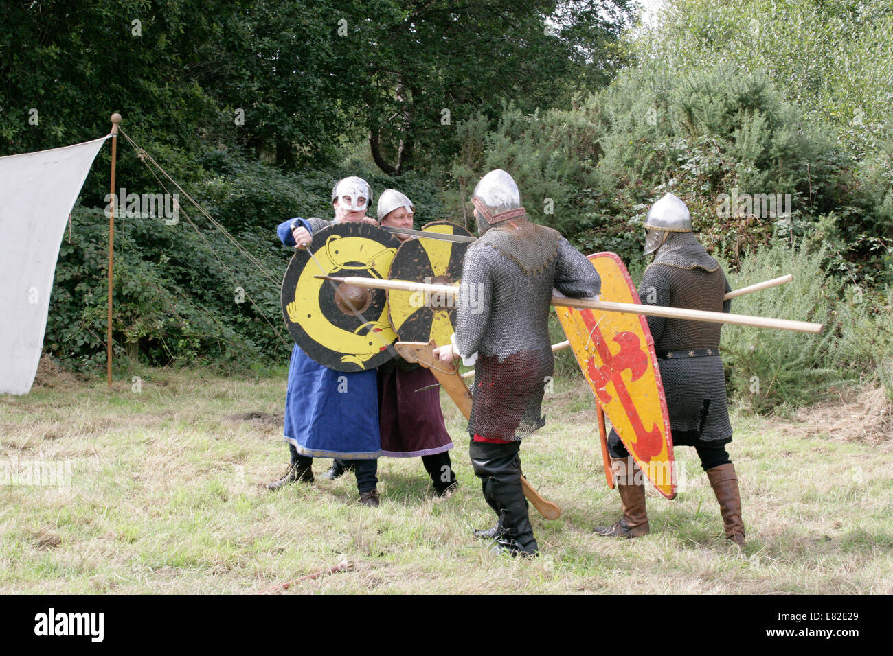 Soldati medievali combattimenti Foto Stock