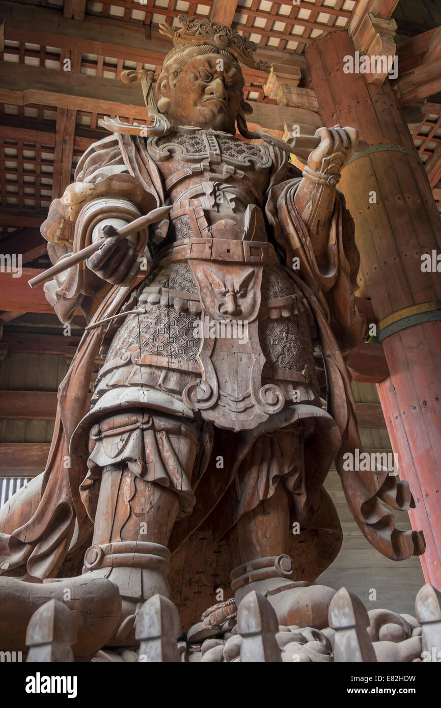 Giappone, Nara, Tempio di Todai-ji tempio, custode Foto Stock