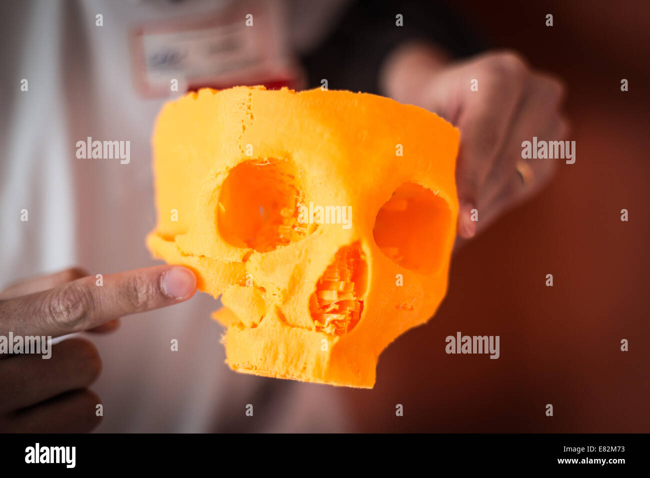 La stampa 3D dello scheletro facciale di un paziente da un imaging medicale, questa tecnica permette la fabbricazione di impianto personalizzato Foto Stock