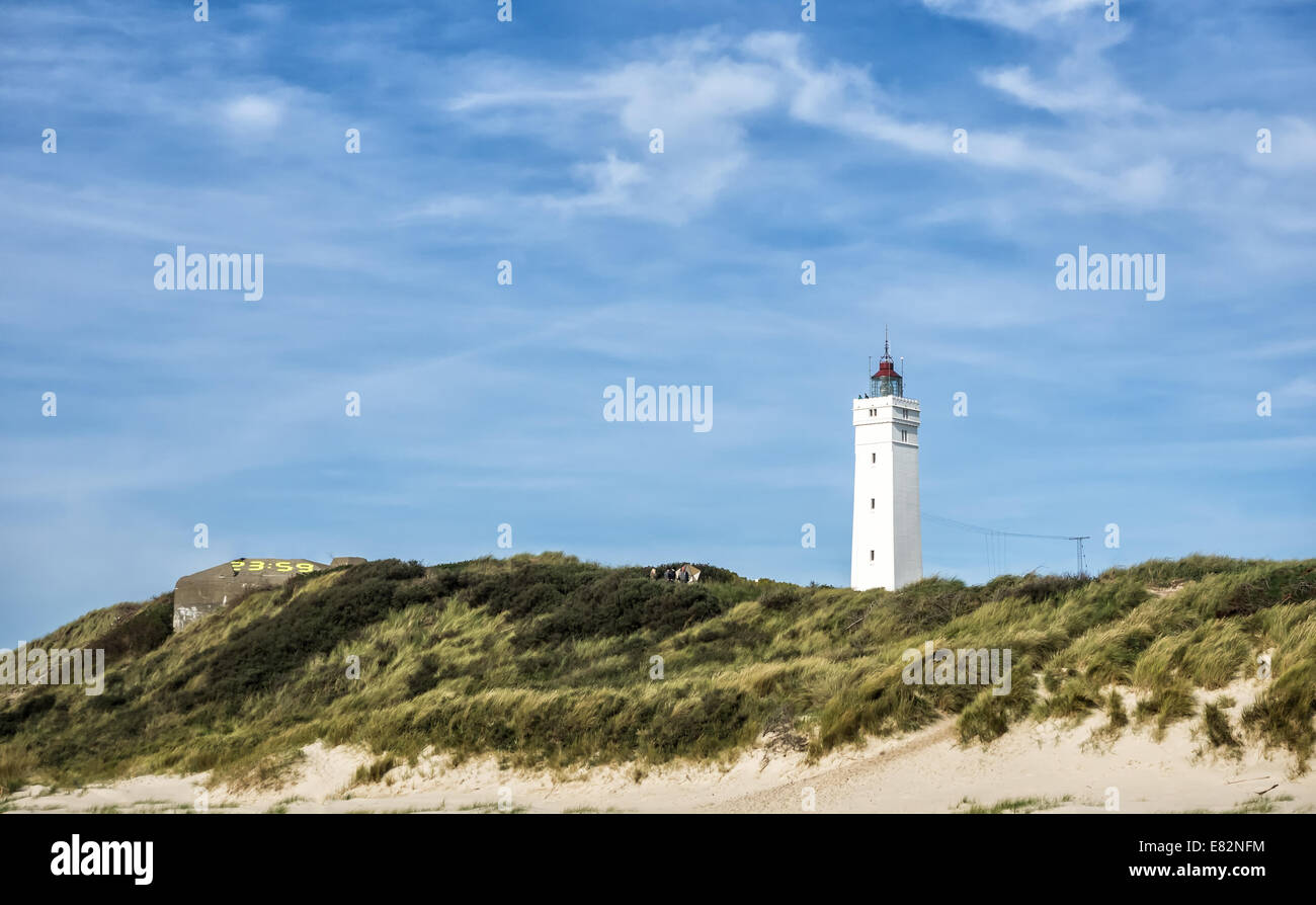 Faro in Blaavand presso la tempesta danese di costa del Mare del Nord Foto Stock